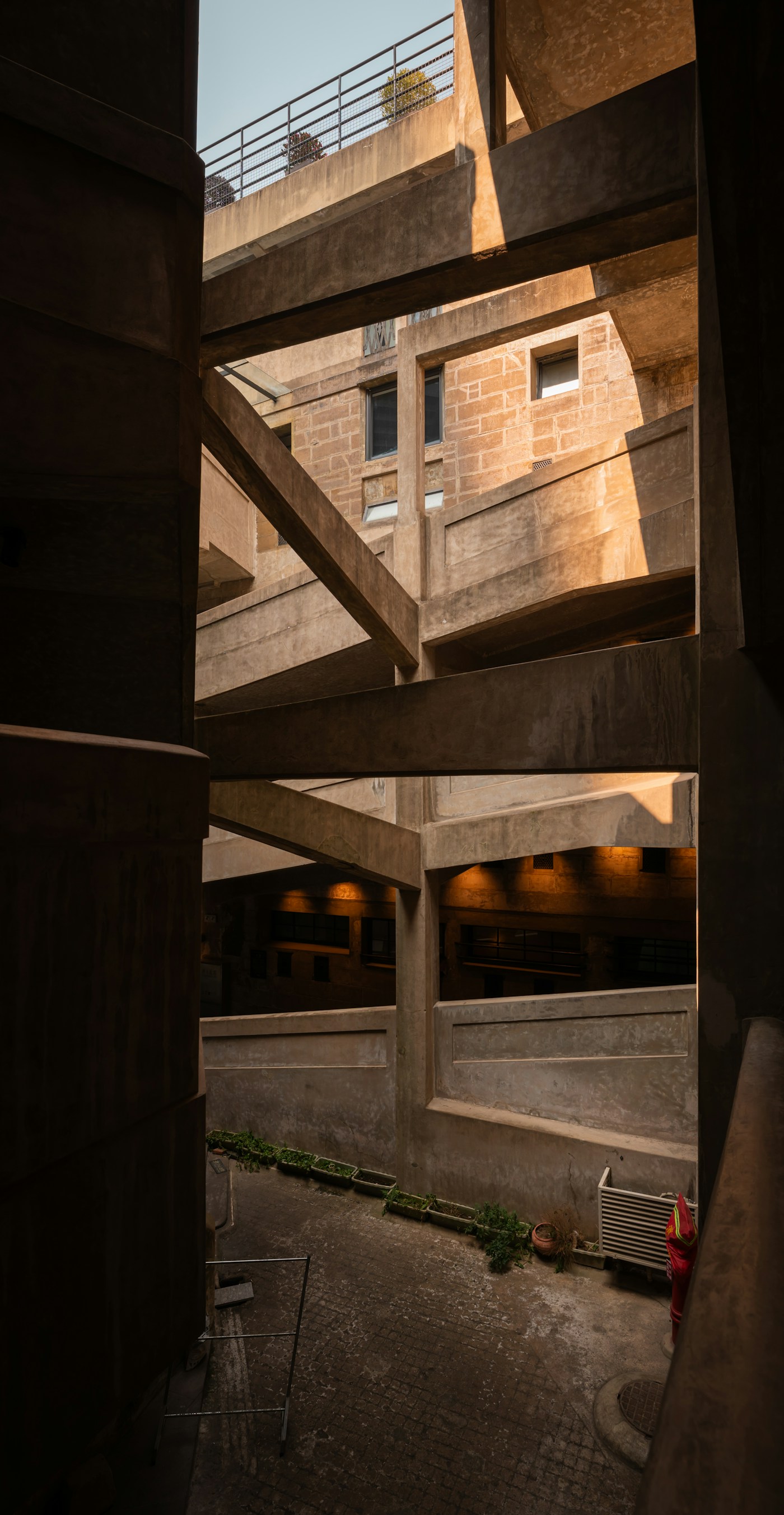 Sunlit concrete architecture used in an illustrative design direction